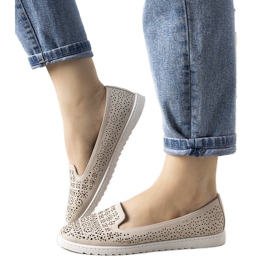 Beige loafers med ett öppet Catwalk -mönster