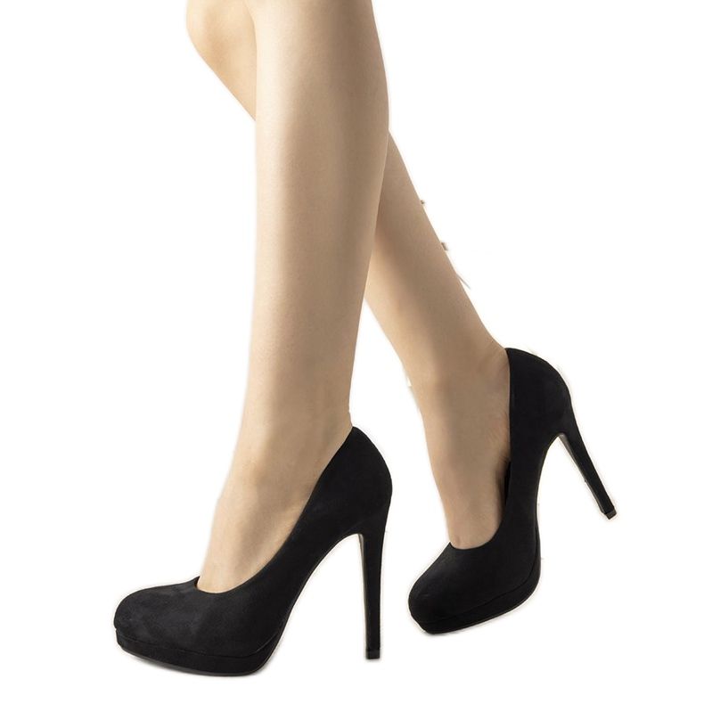 Svarta pumpar på Ultimate hälen