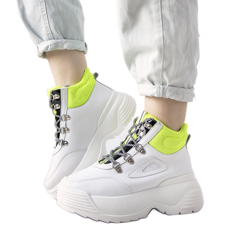 Vita sneakers på en hög Eloquence -sula