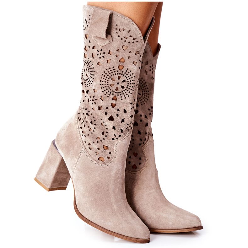 Lewski Shoes Kvinnors läderskor på en häl Cappuccino Lewski 2923 Pick Me Up beige