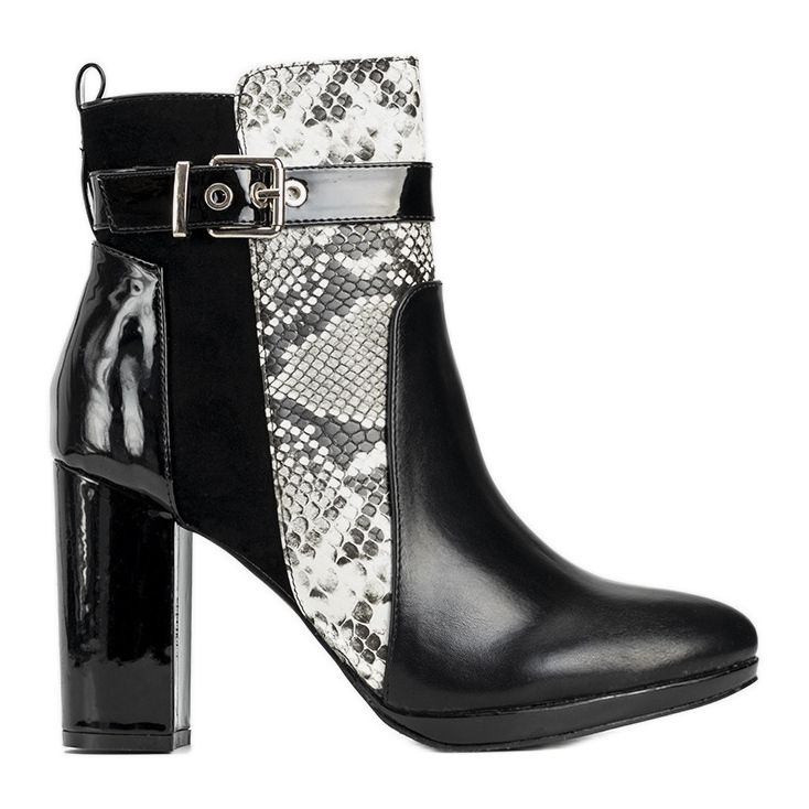 Svarta fotkängor på Peggie -stolpen