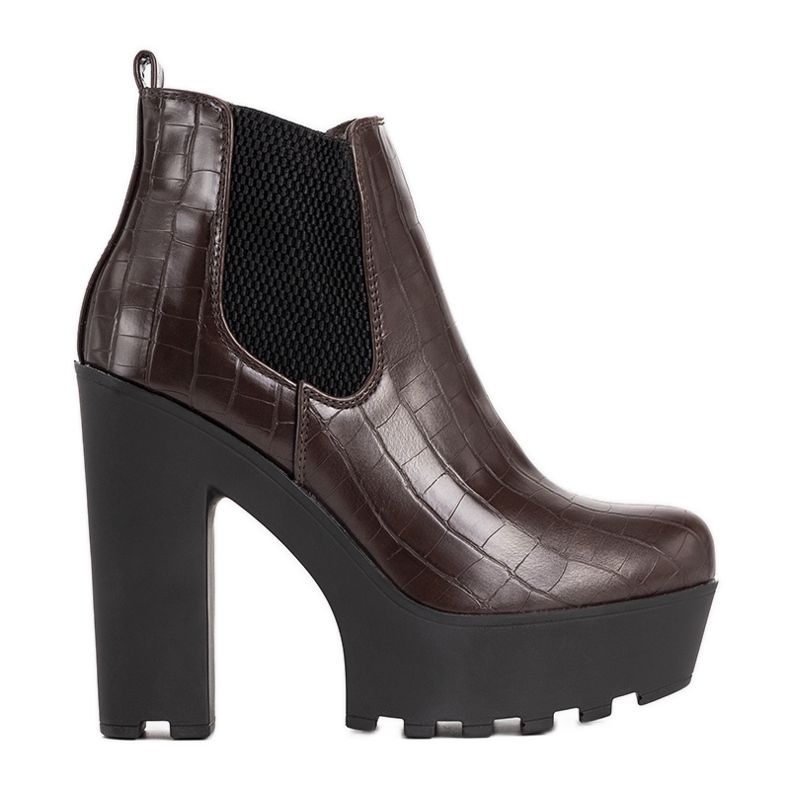 Bruna fotkängor på Zellola -stolpen