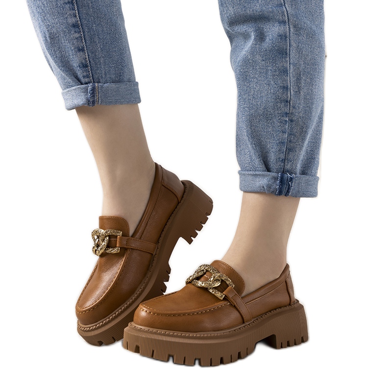 Kamel loafers på en hög sula från Emila brun