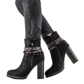 Svarta mocka stövlar på stolpen för kvinnor Barella