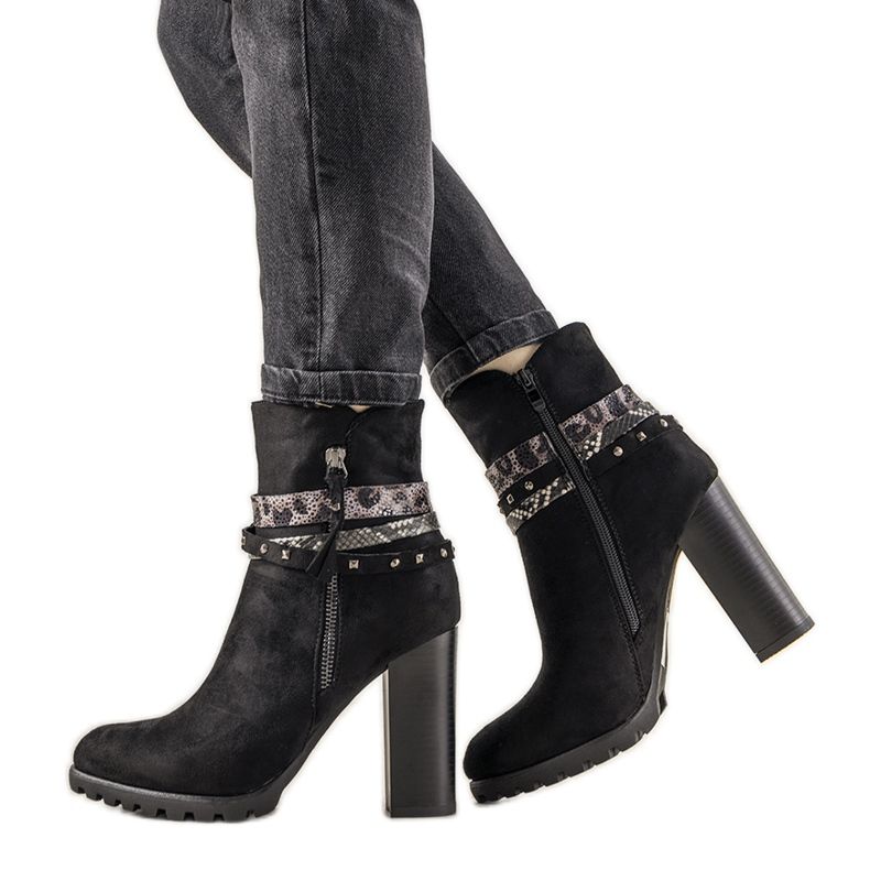 Svarta mocka stövlar på stolpen för kvinnor Barella