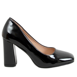 Pumpar på den svarta stolpen S-1008 Svart