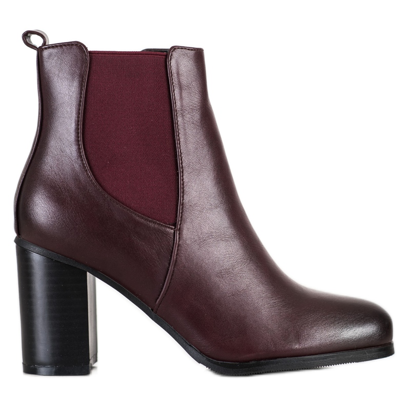 Renda Klassiska vinröda stövlar på en stolpe rödvin