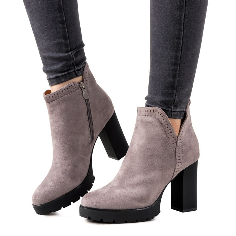 Grå stövlar på Bushido -stolpen