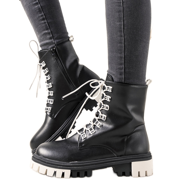 Svarta damstövlar från Asha