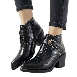 Svarta fotkängor med Montiana -spänne