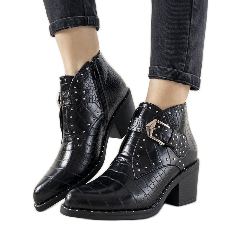 Svarta fotkängor med Montiana -spänne