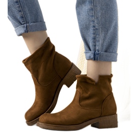 Roquelina bruna slip-on stövlar för kvinnor