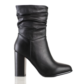 Lovery Höga stövlar med rynkad ovandel svart