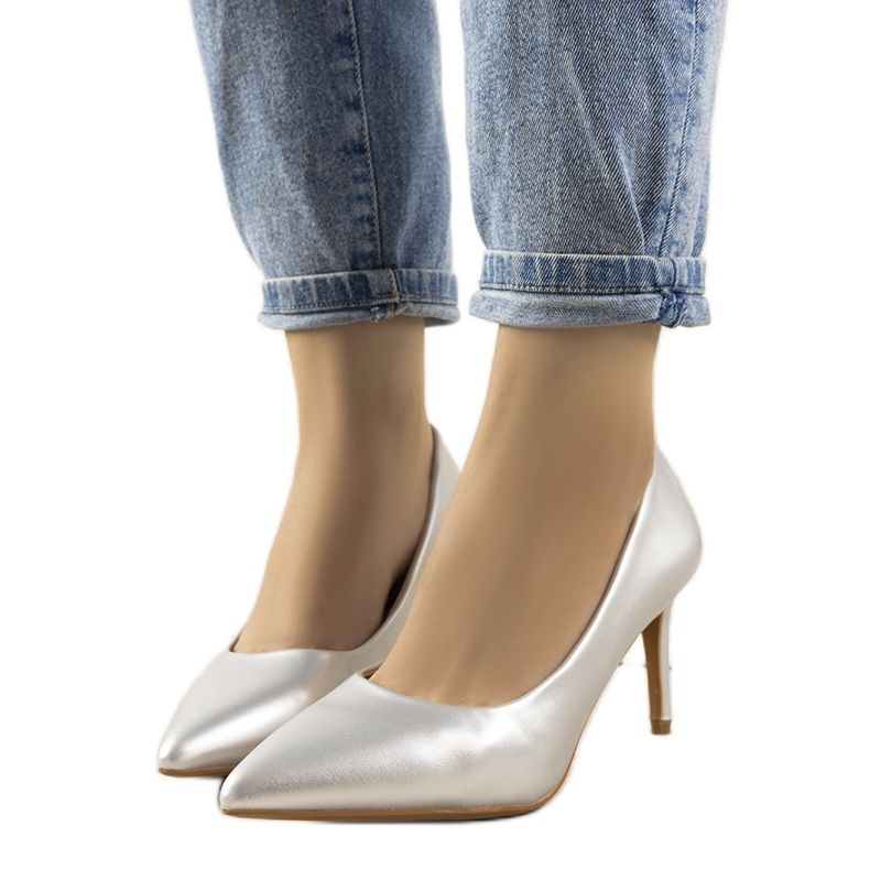 Klassiska silverpumpar på en Isla stilettklack silver-