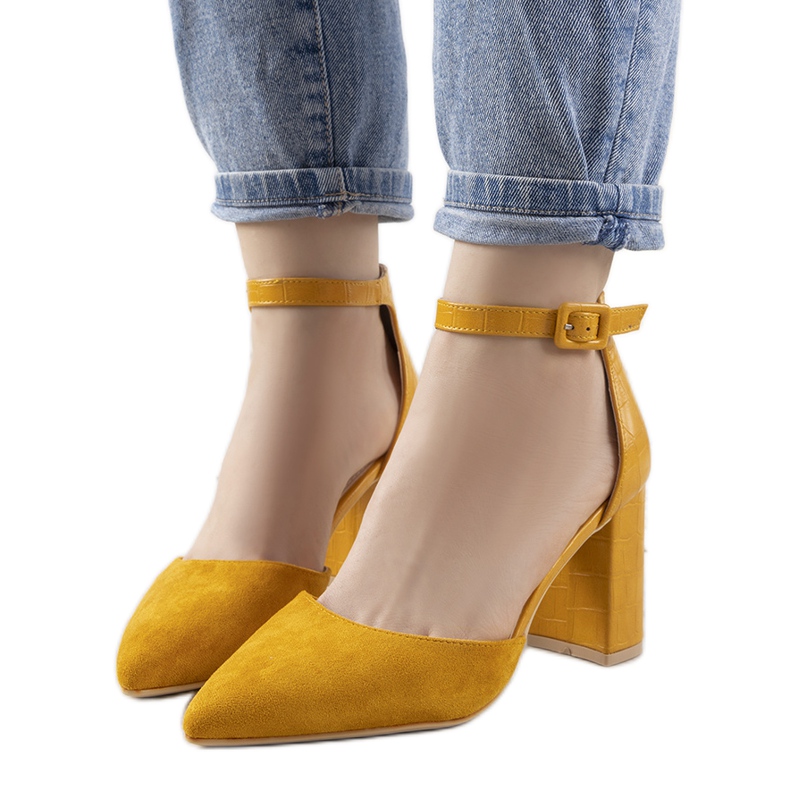 Senapspumpar på Natalie -stolpen gul