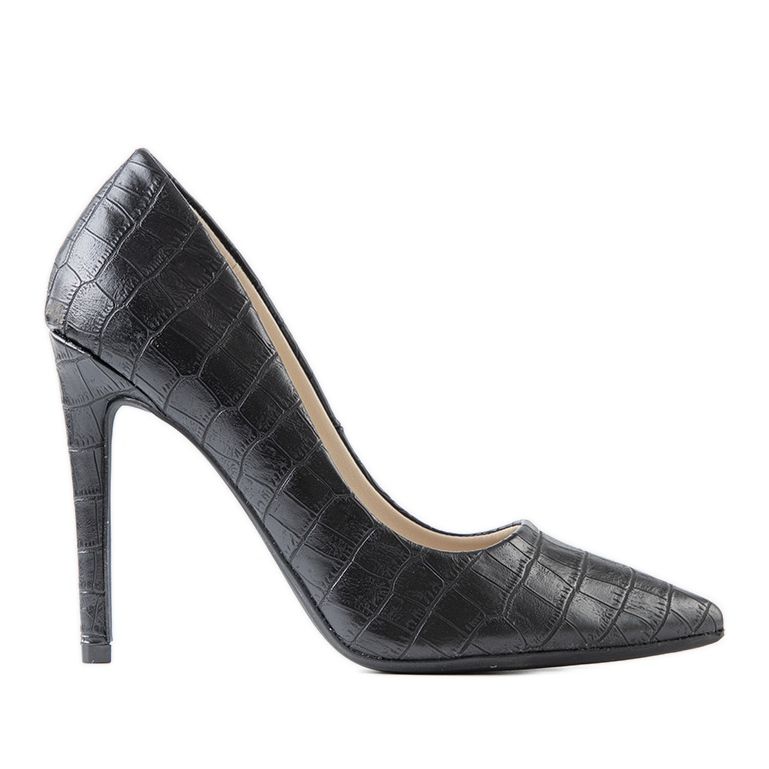 Svarta pumpar på en Thrower -häl