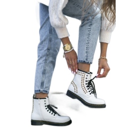 Vita Marten dubbade väskor