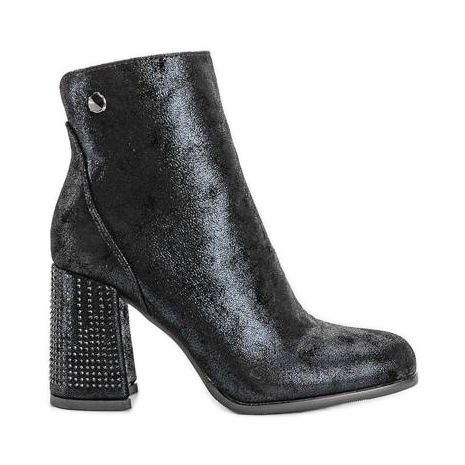 Svarta fotkängor på Zodiac -stolpen