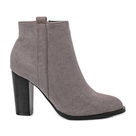 Grå ankelboots på Pinata -stolpen