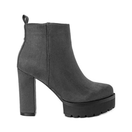 Grå stövlar på Lulis -stolpen