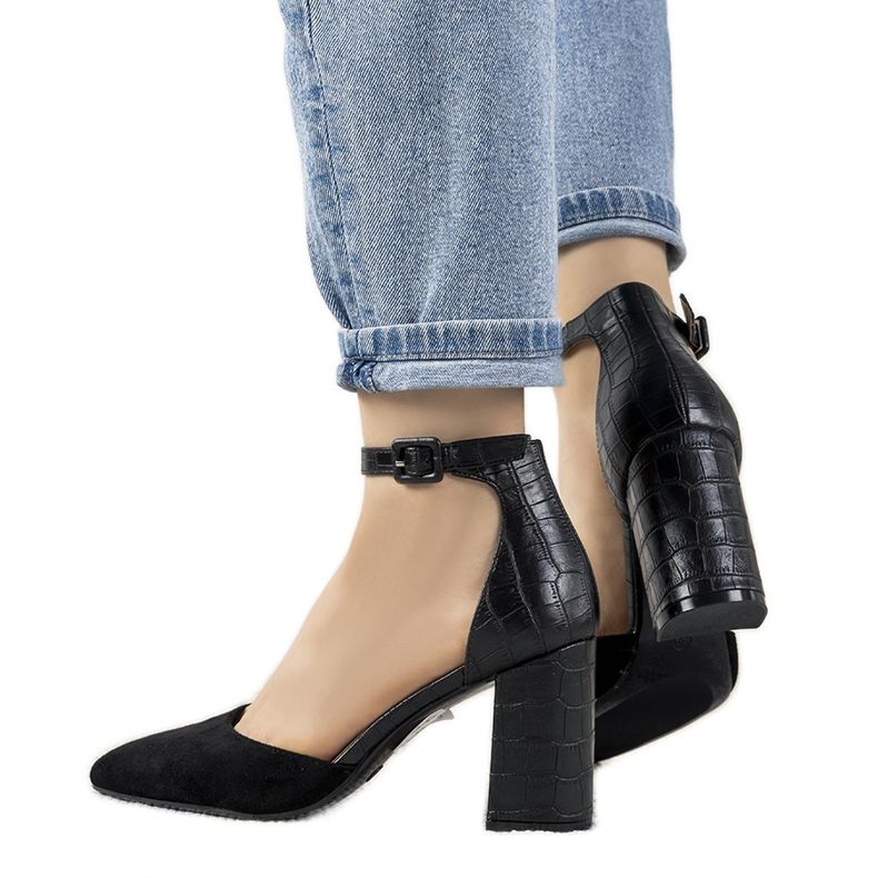 Svarta pumpar på posten som Natalie