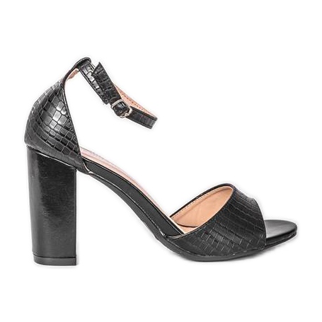 Svarta sandaler på ett Milano -inlägg