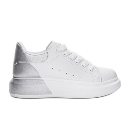 Vita tränare med en Silver Run -övre