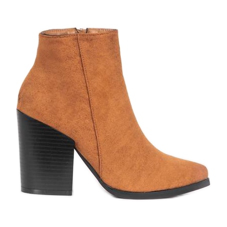 Bruna fotkängor på Mia -stolpen