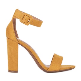 Gula sandaler på Magic Woman -inlägget