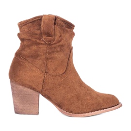 Bruna fotkängor på Lea -stolpen