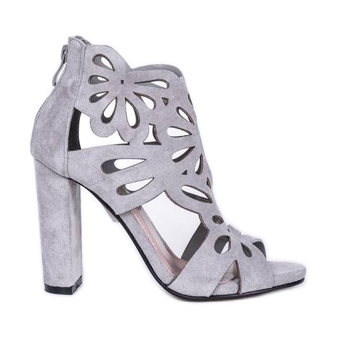 Grå stövlar med utskärningar från Leah