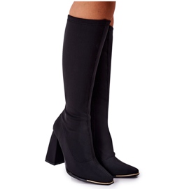 Stövlar på en häl av elastiskt tyg Svart effekt Wow