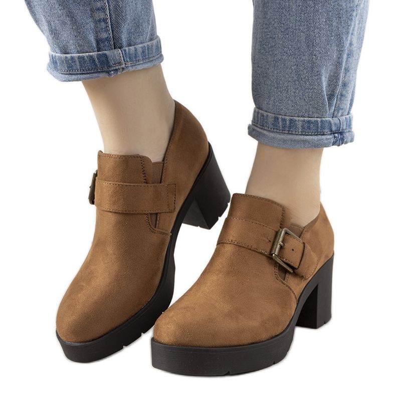 Beige skor på stolpen Leonie kaki