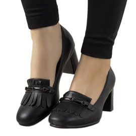 Svarta pumpar på en stolpe av Alices ekoläder