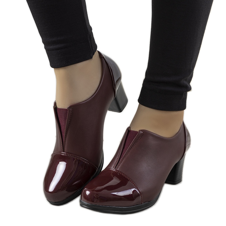 Maroon brogues på posten som Villareal röd