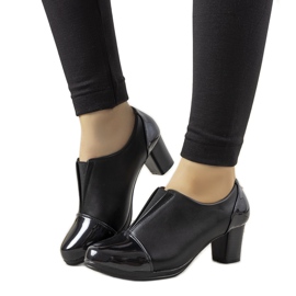 Svarta skor på posten som Villareal