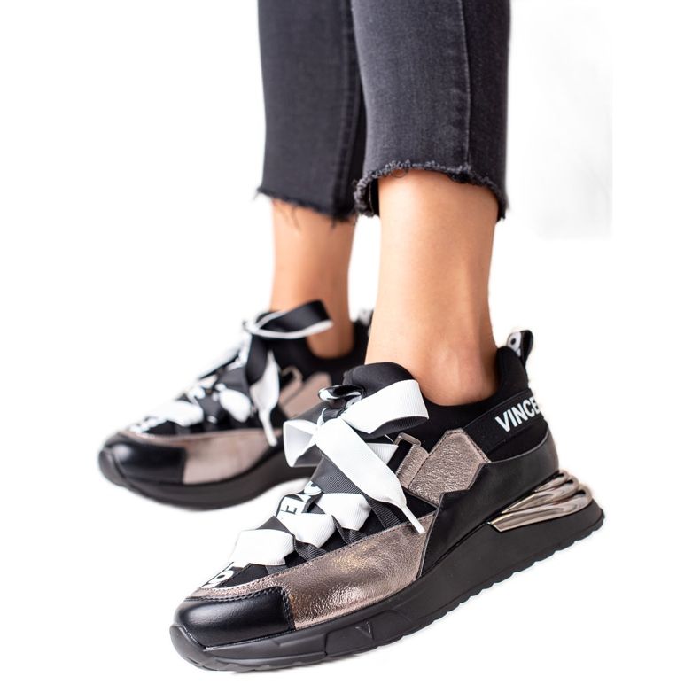 Sneakers knutna med VINCEZA -band svart gyllene