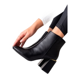 Diamantique Eleganta stövlar med en guldinsats svart