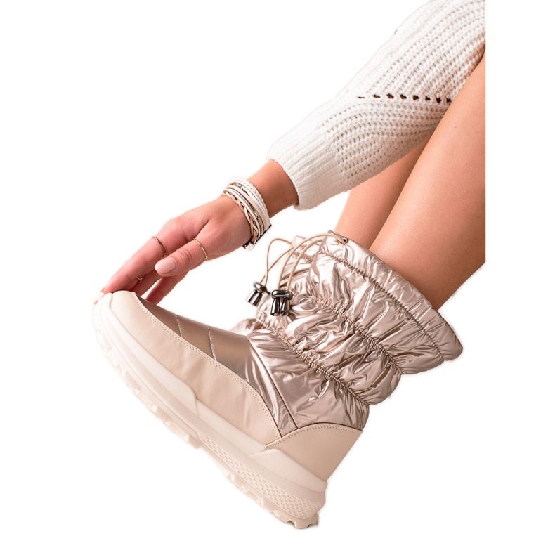 Trendiga gyllene snöskor