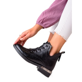 W. Potocki Moderiktiga stövlar med utskurna Potocki svart