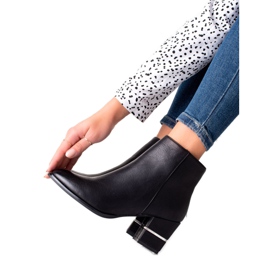 TRENDI Eleganta högklackade stövlar svart