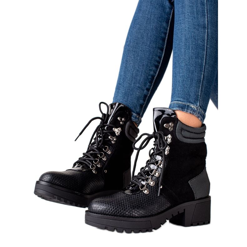 Janessa Black Workers Ormtryck svart