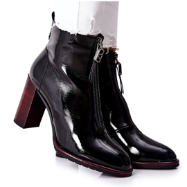 S.Barski Svarta stövlar för kvinnor lackerade på en Cofton -stolpe