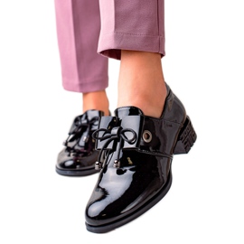 Eleganta svarta skor från Sergio Leone