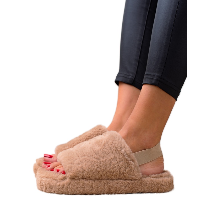 TRENDI Bruna tofflor på ett suddgummi