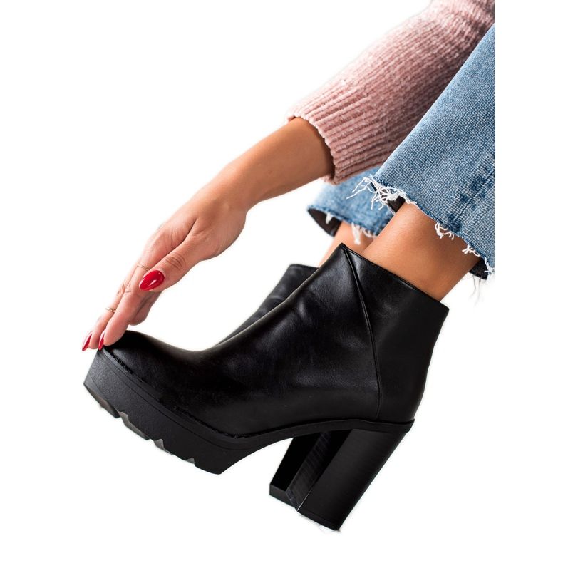 Janessa Stövlar med ekoläder på plattformen svart