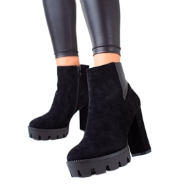 Janessa Snygga stövlar i mocka på plattformen svart