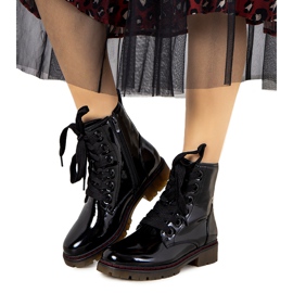 Evento Stövlar i svart lack i läder