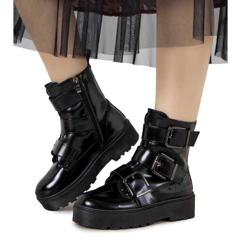 Svarta fotkängor på Austin -plattformen