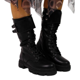 Arbetare isolerade på Vinceza W JAN54 -plattformen svart vit